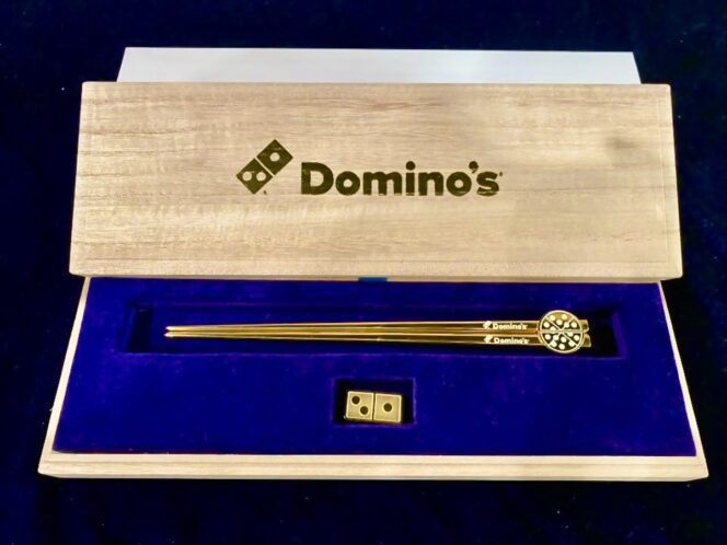 
					Domino’s Jepang siapkan sumpit emas 18 karat bagi pelanggan beruntung untuk hidangan baru