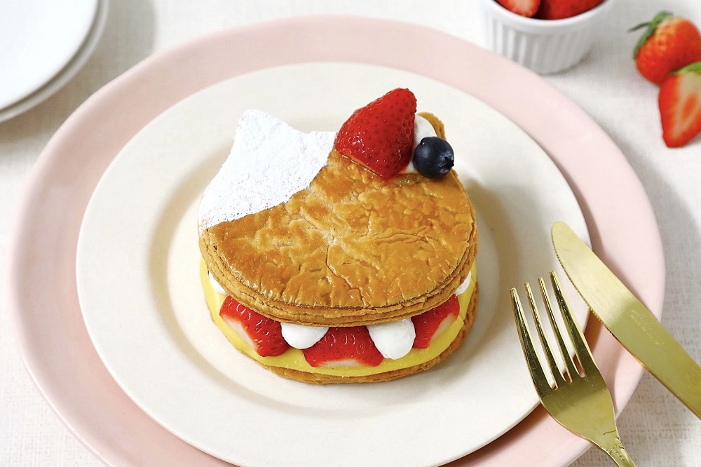 Ryokotomo - f1e895c6 sweets shop patisserie pinede offering cat shaped strawberry mille feuille