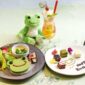 Ryokotomo - 1653892220 7ee31912 stuffed animal pickles the frog inspires limited time collaboration cafe
