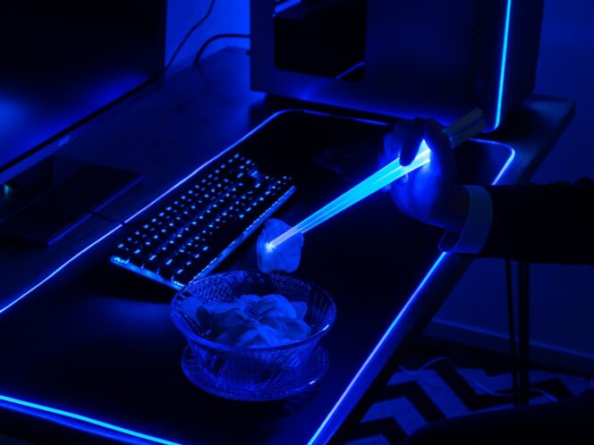
					Belum Gamer Kalau Tidak Makan Pakai Sumpit LED RGB Ini