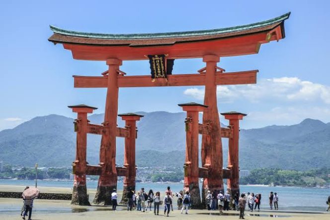 
					Itsukushima Shrine, Kuil di Antara Kekuatan Buddha dan Shinto