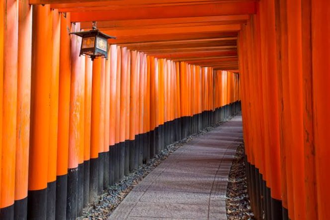 
					Menelusuri Pesona Mistis Fushimi Inari Taisha di Kyoto