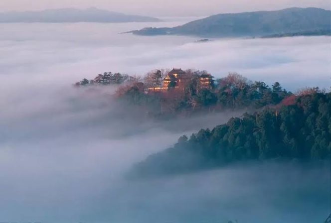 
					Benteng Bitchu Matsuyama, Keajaiban Langit di Puncak Gunung Gagyuzan