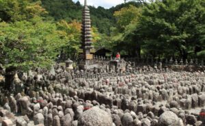 7 Aktivitas Mag⁠is Di Arashiyama Bamboo Forest Selain​ Foto, Dari Sungai Hozu Hingga Kuil Rah⁠asi​a