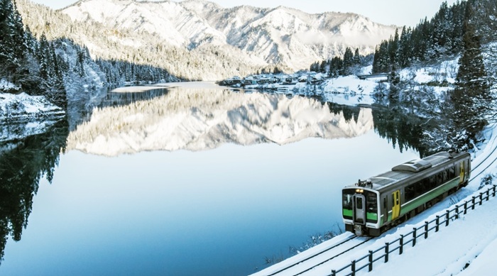 5 Rute Kereta Di Jepang Paling Instagramable Untuk Melihat Daun Musim Gugur