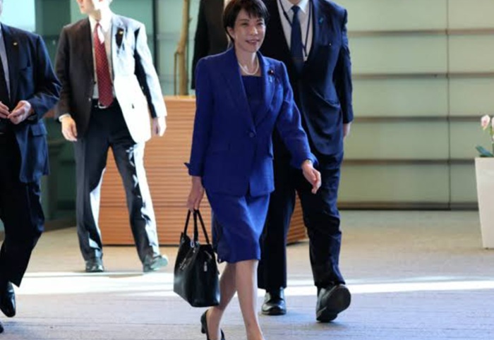 Ryokotomo - Sanakatsu Viral di Jepang Mengapa Gen Z Antre demi Tas dan Pena PM Takaichi 6ab0d33c98dd2 Sanakatsu Viral Di Jepang: Mengapa Gen Z Antre Demi Tas Dan Pena Pm Takaichi?