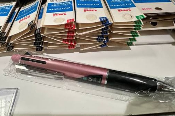 Ryokotomo - Sanakatsu Viral di Jepang Mengapa Gen Z Antre demi Tas dan Pena PM Takaichi 6ab0d387616f0 Sanakatsu Viral Di Jepang: Mengapa Gen Z Antre Demi Tas Dan Pena Pm Takaichi?