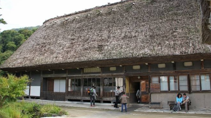 Ryokotomo - 5 Spot Musim Gugur di Shirakawago Pesona Desa Dongeng Berlatar Daun Merah 6ac5fc5dbfbc7 5 Spot Musim Gugur Di Shirakawa Go: Pesona Desa Dongeng Berlatar Daun Merah