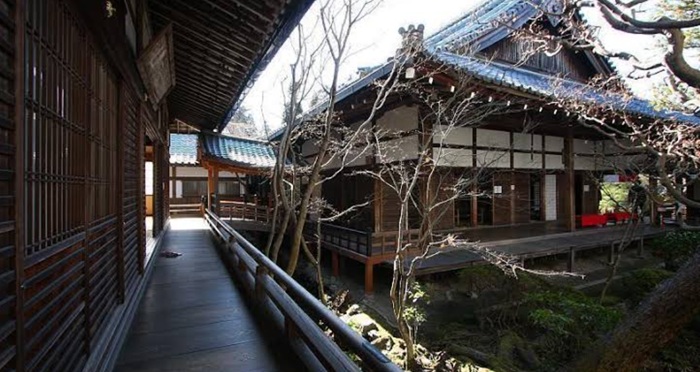Cara Nikmati Iluminasi Malam Kyoto Saat Musim Gugur 2026