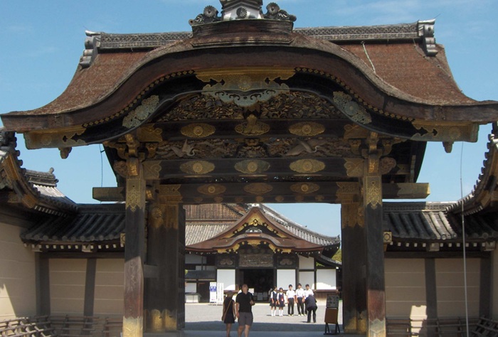 Cara Nikmati Iluminasi Malam Kyoto Saat Musim Gugur 2026